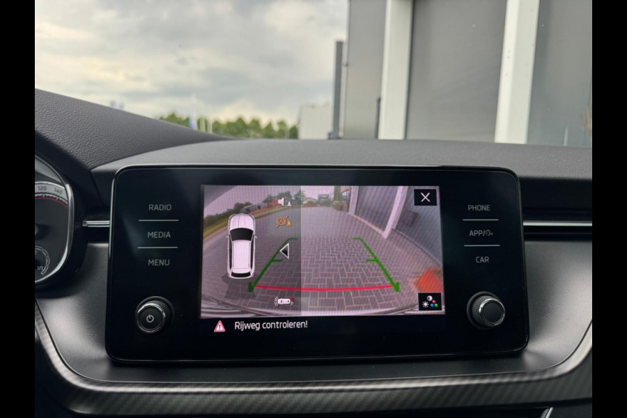 Škoda Kamiq 1.5 TSI MONTE CARLO 2022 PANO CARPLAY PDC GARANTIE 2027
