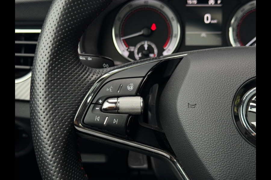 Škoda Kamiq 1.5 TSI MONTE CARLO 2022 PANO CARPLAY PDC GARANTIE 2027