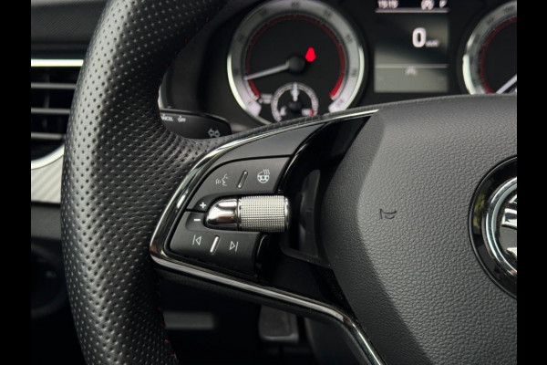 Škoda Kamiq 1.5 TSI MONTE CARLO 2022 PANO CARPLAY PDC GARANTIE 2027
