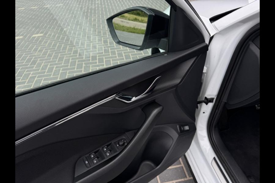 Škoda Kamiq 1.5 TSI MONTE CARLO 2022 PANO CARPLAY PDC GARANTIE 2027