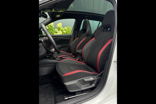 Škoda Kamiq 1.5 TSI MONTE CARLO 2022 PANO CARPLAY PDC GARANTIE 2027