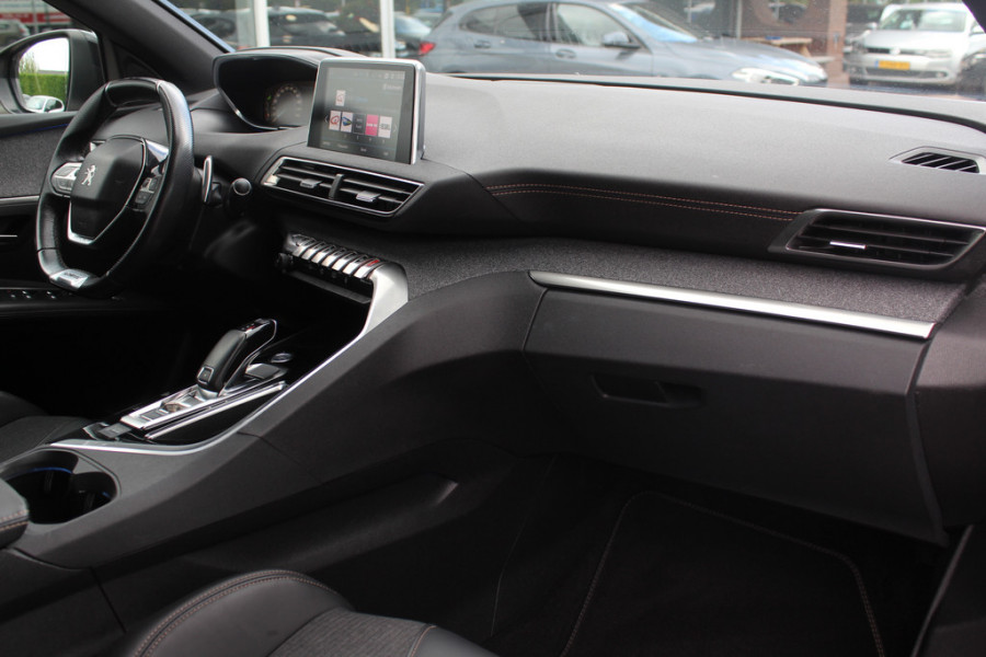 Peugeot 3008 1.6 e-THP GT Line / Trekhaak / Navigatie / Parkeerhulp V+A / 18'' / Half leder / Stoelverwarming / Cruise Control