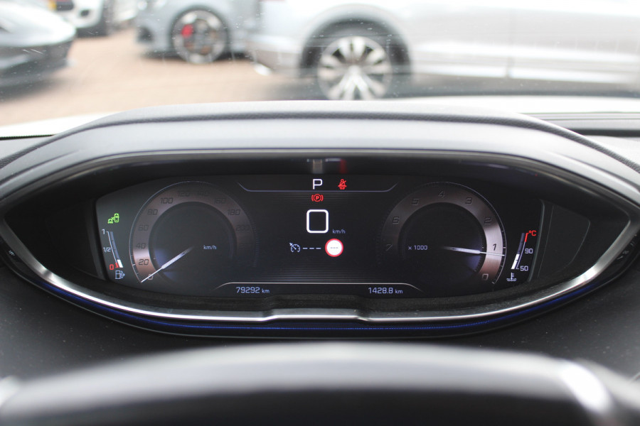 Peugeot 3008 1.6 e-THP GT Line / Trekhaak / Navigatie / Parkeerhulp V+A / 18'' / Half leder / Stoelverwarming / Cruise Control