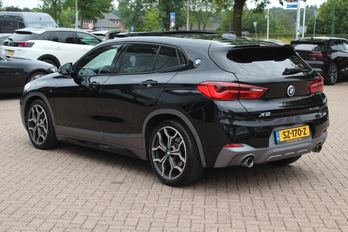 BMW X2 sDrive20i High Exe. M Sport / Panoramadak / Camera / Leder / 19'' / Harman Kardon / Navigatie / Stoelverwarming / Cruise Control BMW X2 sDrive20i High Exe. M Sport / Panoramadak / Camera / Leder / 19'' / Harman Kardon / Navigatie / Stoelverwarming / Cruise Control