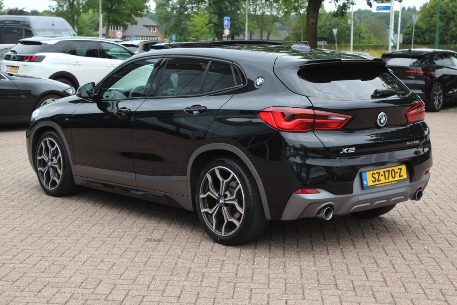 BMW X2 sDrive20i High Exe. M Sport / Panoramadak / Camera / Leder / 19'' / Harman Kardon / Navigatie / Stoelverwarming / Cruise Control