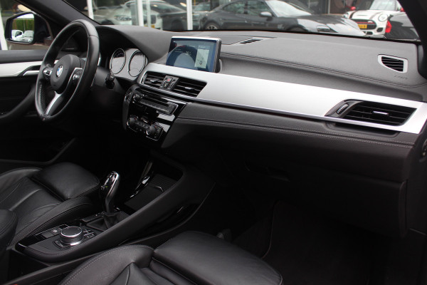 BMW X2 sDrive20i High Exe. M Sport / Panoramadak / Camera / Leder / 19'' / Harman Kardon / Navigatie / Stoelverwarming / Cruise Control