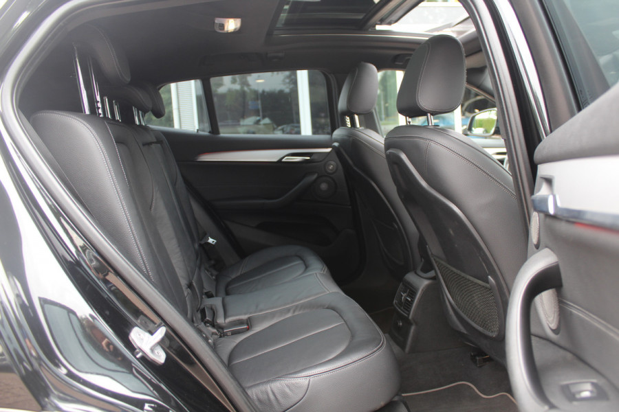 BMW X2 sDrive20i High Exe. M Sport / Panoramadak / Camera / Leder / 19'' / Harman Kardon / Navigatie / Stoelverwarming / Cruise Control