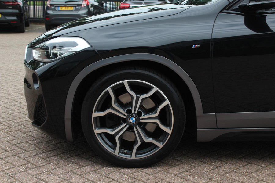 BMW X2 sDrive20i High Exe. M Sport / Panoramadak / Camera / Leder / 19'' / Harman Kardon / Navigatie / Stoelverwarming / Cruise Control