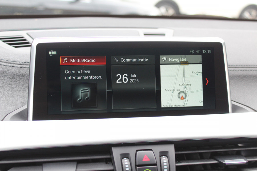 BMW X2 sDrive20i High Exe. M Sport / Panoramadak / Camera / Leder / 19'' / Harman Kardon / Navigatie / Stoelverwarming / Cruise Control