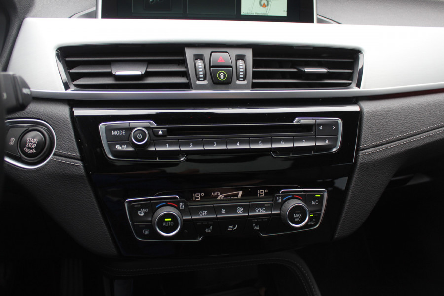 BMW X2 sDrive20i High Exe. M Sport / Panoramadak / Camera / Leder / 19'' / Harman Kardon / Navigatie / Stoelverwarming / Cruise Control