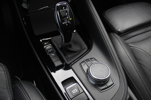 BMW X2 sDrive20i High Exe. M Sport / Panoramadak / Camera / Leder / 19'' / Harman Kardon / Navigatie / Stoelverwarming / Cruise Control