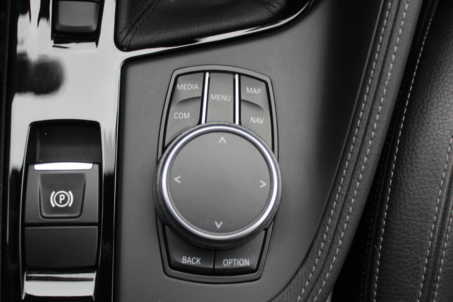 BMW X2 sDrive20i High Exe. M Sport / Panoramadak / Camera / Leder / 19'' / Harman Kardon / Navigatie / Stoelverwarming / Cruise Control
