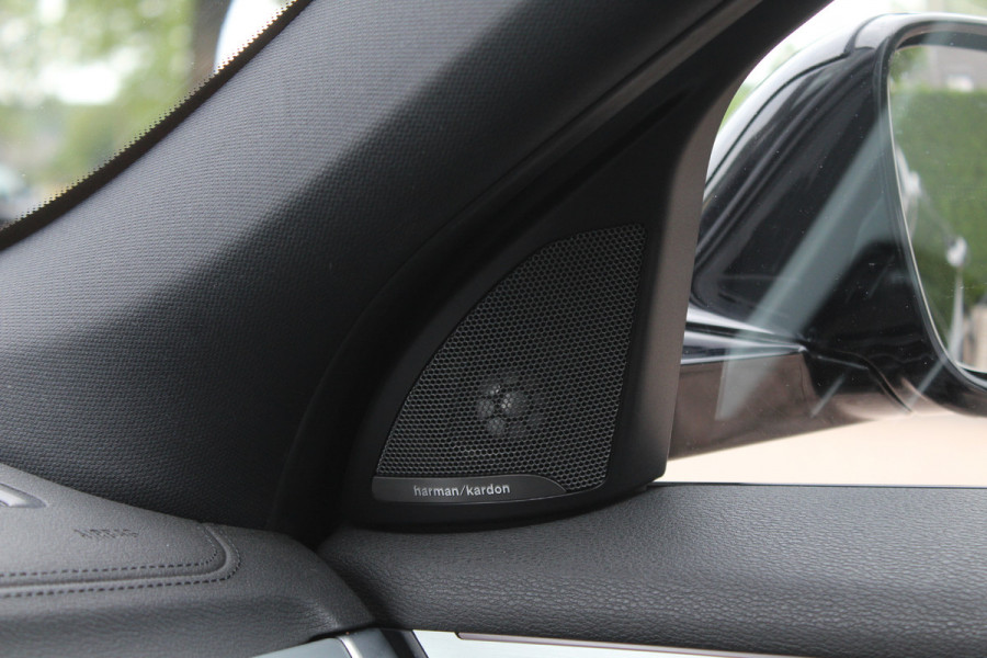 BMW X2 sDrive20i High Exe. M Sport / Panoramadak / Camera / Leder / 19'' / Harman Kardon / Navigatie / Stoelverwarming / Cruise Control