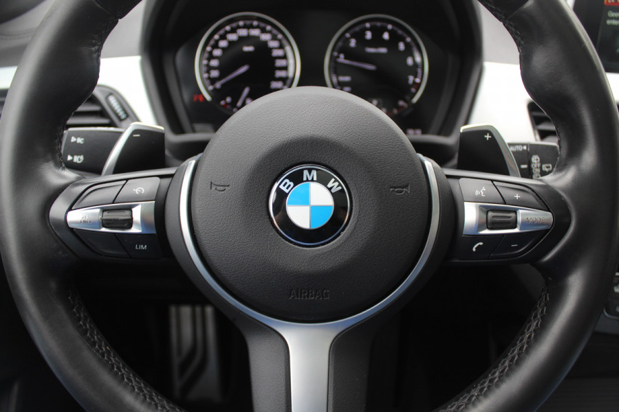 BMW X2 sDrive20i High Exe. M Sport / Panoramadak / Camera / Leder / 19'' / Harman Kardon / Navigatie / Stoelverwarming / Cruise Control