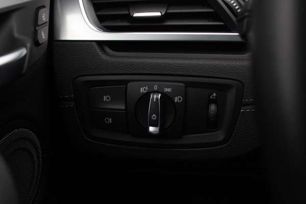 BMW X2 sDrive20i High Exe. M Sport / Panoramadak / Camera / Leder / 19'' / Harman Kardon / Navigatie / Stoelverwarming / Cruise Control