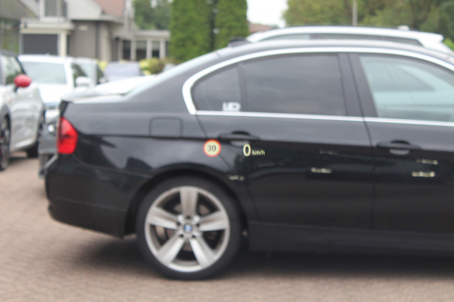 BMW X2 sDrive20i High Exe. M Sport / Panoramadak / Camera / Leder / 19'' / Harman Kardon / Navigatie / Stoelverwarming / Cruise Control