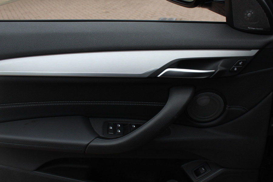BMW X2 sDrive20i High Exe. M Sport / Panoramadak / Camera / Leder / 19'' / Harman Kardon / Navigatie / Stoelverwarming / Cruise Control