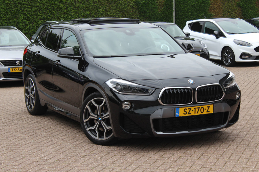BMW X2 sDrive20i High Exe. M Sport / Panoramadak / Camera / Leder / 19'' / Harman Kardon / Navigatie / Stoelverwarming / Cruise Control