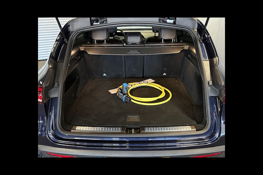 Mercedes-Benz EQC 400 4 Matic 80 kWh AMG STYLING-SCHUIFDAK-TREKHAAK-HEAD UP-MEMORY-SOUND-COMPLEET