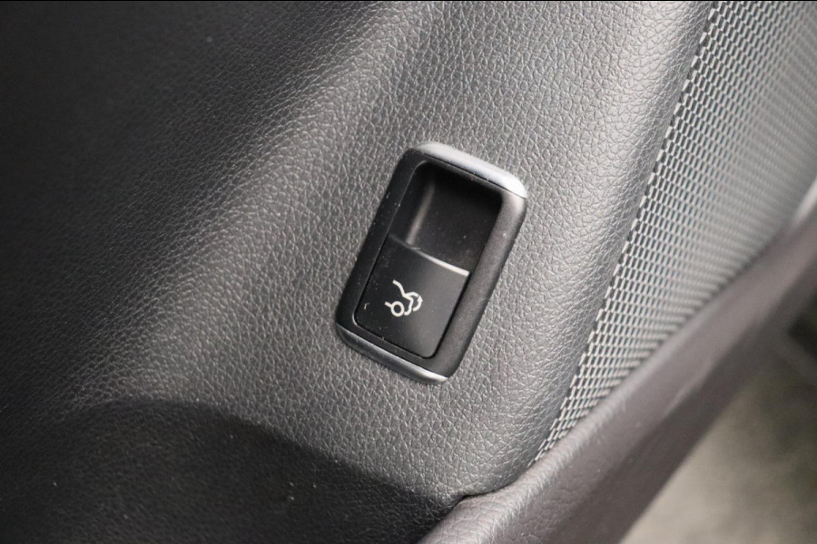 Mercedes-Benz CLA-Klasse 180 d Business Solution AMG * Origineel Nederlands * Camera Stoelverwarming