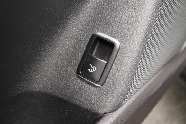 Mercedes-Benz CLA-Klasse 180 d Business Solution AMG * Origineel Nederlands * Camera Stoelverwarming
