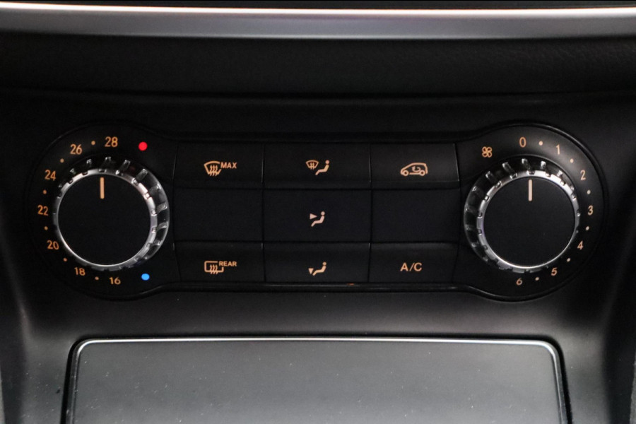 Mercedes-Benz CLA-Klasse 180 d Business Solution AMG * Origineel Nederlands * Camera Stoelverwarming