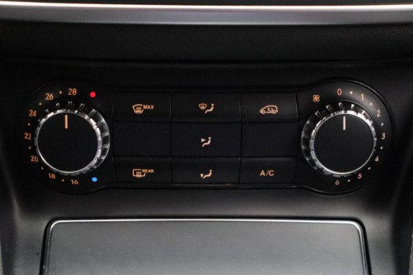 Mercedes-Benz CLA-Klasse 180 d Business Solution AMG * Origineel Nederlands * Camera Stoelverwarming