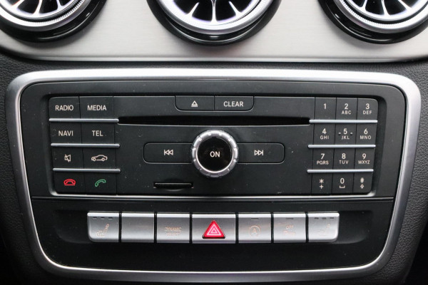 Mercedes-Benz CLA-Klasse 180 d Business Solution AMG * Origineel Nederlands * Camera Stoelverwarming