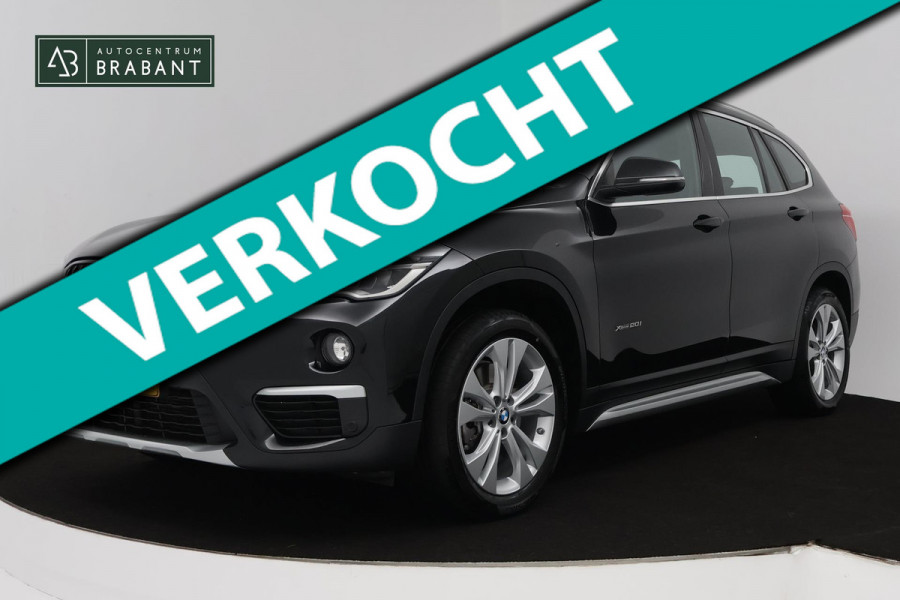 BMW X1 XDrive20i High Executive (PANORAMADAK, TREKHAAK, CAMERA, NAVIGATIE, STOELVERWARMING, HEAD-UP, DEALER ONDERHOUDEN)