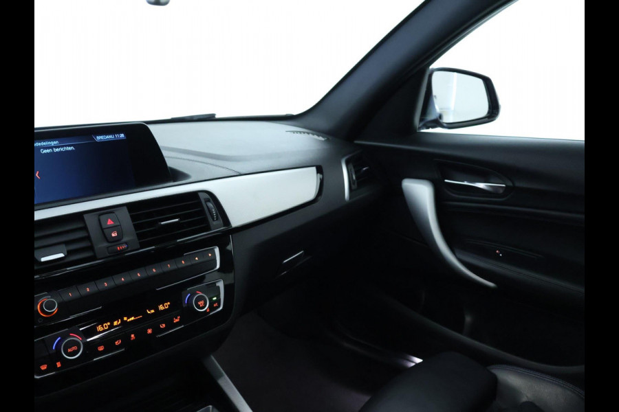 BMW 1-serie 116i High Executive M Sport | Navi | Leder | 6 bak
