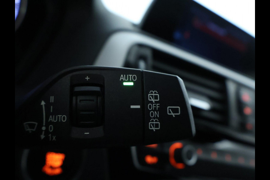 BMW 1-serie 116i High Executive M Sport | Navi | Leder | 6 bak