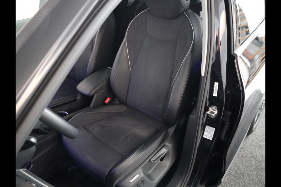 Volkswagen Tiguan 1.5 eTSI Elegance 150 pk Automaat (DSG) | Navigatie | Elektr. trekhaak | Parkeersensoren (Park assist) | Rondomzicht camera | Matrix LED koplampen |