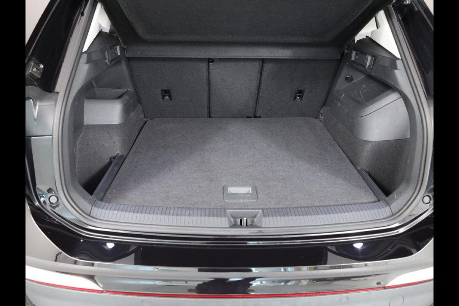 Volkswagen Tiguan 1.5 eTSI Elegance 150 pk Automaat (DSG) | Navigatie | Elektr. trekhaak | Parkeersensoren (Park assist) | Rondomzicht camera | Matrix LED koplampen |