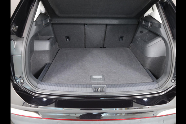 Volkswagen Tiguan 1.5 eTSI Elegance 150 pk Automaat (DSG) | Navigatie | Elektr. trekhaak | Parkeersensoren (Park assist) | Rondomzicht camera | Matrix LED koplampen |
