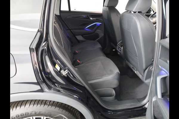 Volkswagen Tiguan 1.5 eTSI Elegance 150 pk Automaat (DSG) | Navigatie | Elektr. trekhaak | Parkeersensoren (Park assist) | Rondomzicht camera | Matrix LED koplampen |