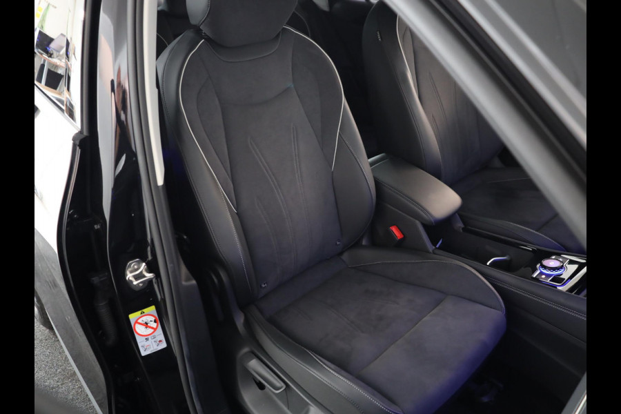 Volkswagen Tiguan 1.5 eTSI Elegance 150 pk Automaat (DSG) | Navigatie | Elektr. trekhaak | Parkeersensoren (Park assist) | Rondomzicht camera | Matrix LED koplampen |