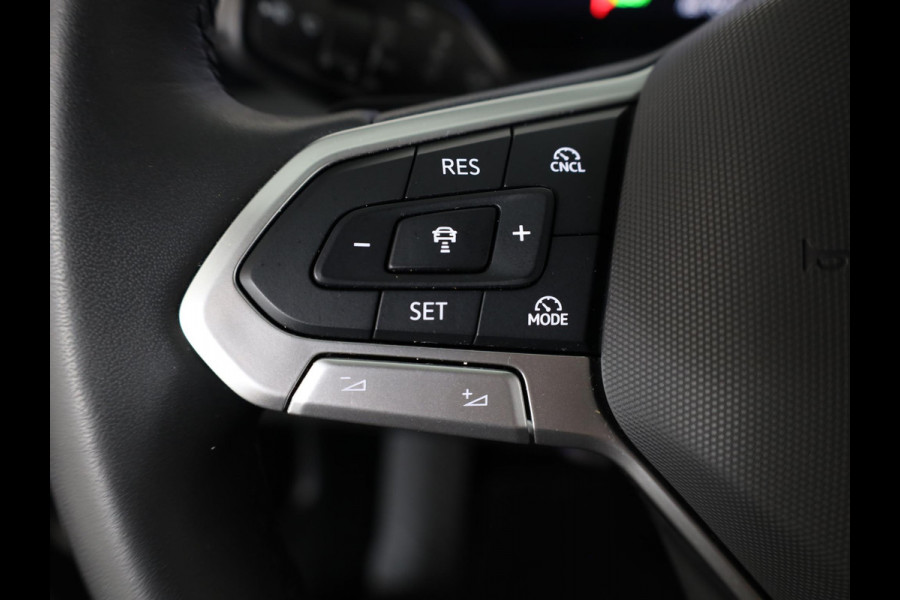 Volkswagen Tiguan 1.5 eTSI Elegance 150 pk Automaat (DSG) | Navigatie | Elektr. trekhaak | Parkeersensoren (Park assist) | Rondomzicht camera | Matrix LED koplampen |