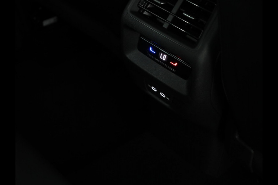 Volkswagen Tiguan 1.5 eTSI Elegance 150 pk Automaat (DSG) | Navigatie | Elektr. trekhaak | Parkeersensoren (Park assist) | Rondomzicht camera | Matrix LED koplampen |