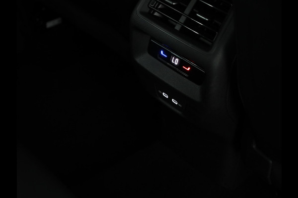 Volkswagen Tiguan 1.5 eTSI Elegance 150 pk Automaat (DSG) | Navigatie | Elektr. trekhaak | Parkeersensoren (Park assist) | Rondomzicht camera | Matrix LED koplampen |