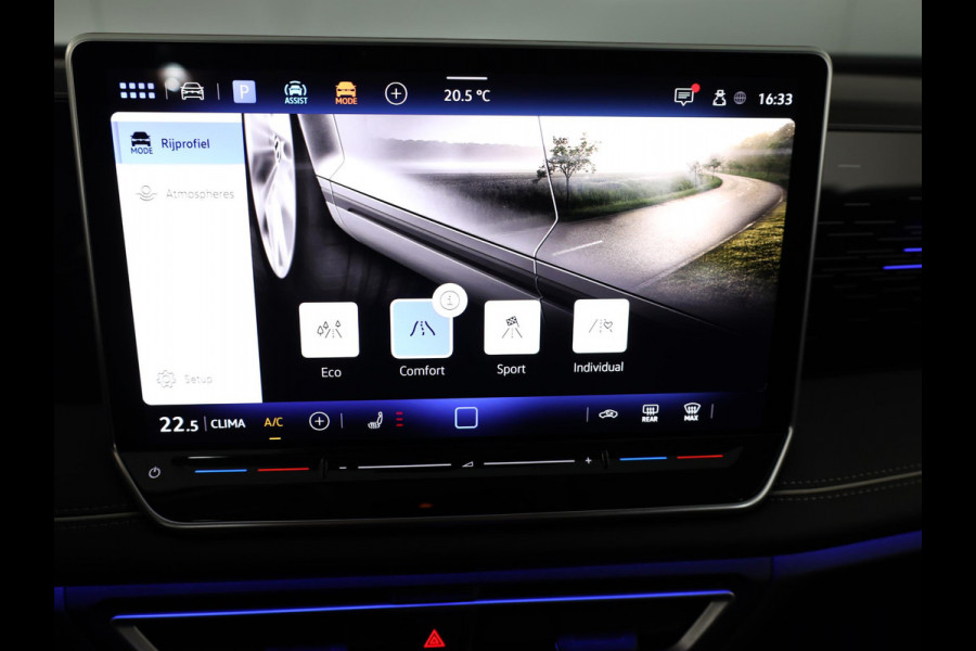 Volkswagen Tiguan 1.5 eTSI Elegance 150 pk Automaat (DSG) | Navigatie | Elektr. trekhaak | Parkeersensoren (Park assist) | Rondomzicht camera | Matrix LED koplampen |