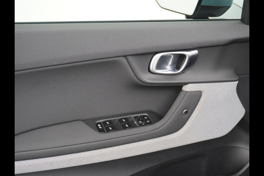 Polestar 2 Long Range 78kWh Carplay Android Auto Cruise Control Keyless Navi Ecc 360°Camera 19"LM Led-Pixel PDC Elektr.Klep Google Maps Blindspot Monitoring Stoelverwarming Regen-Lichtsensor Virtual-Cockpit Hill-Assist Lane Assist Origineel Nederlandse Auto Tot 150kw snel laden 1.500KG Trekvermogen €54.400 nieuwprijs