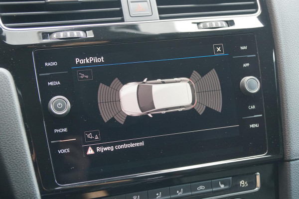 Volkswagen Golf 2.0 TDI GTD AUT. / LEDER / APPLE CARPLAY / CAMERA / ACC / DYNAMIC LED