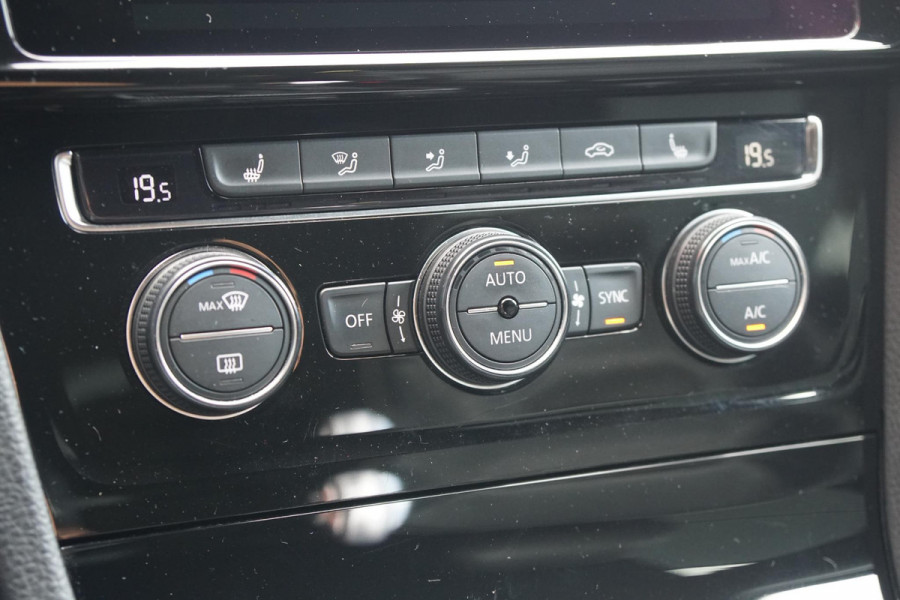 Volkswagen Golf 2.0 TDI GTD AUT. / LEDER / APPLE CARPLAY / CAMERA / ACC / DYNAMIC LED