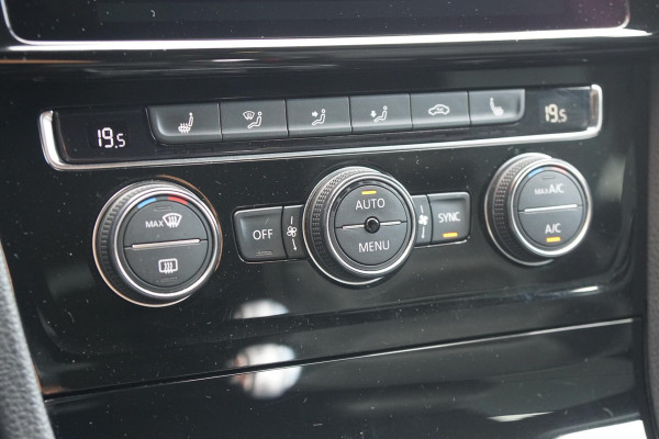 Volkswagen Golf 2.0 TDI GTD AUT. / LEDER / APPLE CARPLAY / CAMERA / ACC / DYNAMIC LED