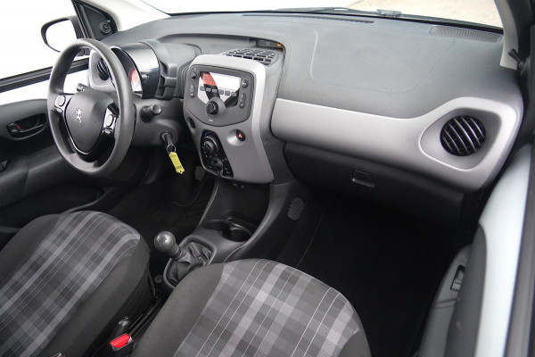 Peugeot 108 1.0 e-VTi Active / 46dkm NAP / Airco / 5-Deurs / Trekhaak / Elek. Ramen / Bluetooth
