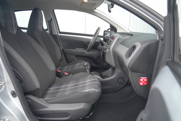 Peugeot 108 1.0 e-VTi Active / 46dkm NAP / Airco / 5-Deurs / Trekhaak / Elek. Ramen / Bluetooth