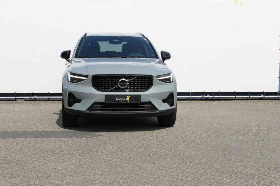 Volvo XC40 B3 177PK Plus Dark Google infotainment / Draadloos telefoon opladen / Elektrisch bedienbare bestuurdersstoel met geheugen / Adaptieve Cruise Control