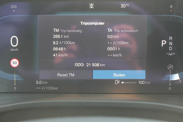 Volvo XC40 B3 177PK Plus Dark Google infotainment / Draadloos telefoon opladen / Elektrisch bedienbare bestuurdersstoel met geheugen / Adaptieve Cruise Control