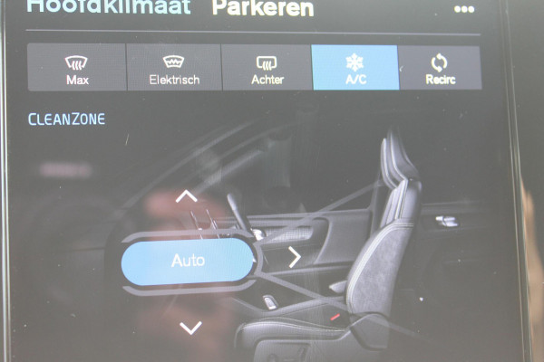 Volvo XC40 B3 177PK Plus Dark Google infotainment / Draadloos telefoon opladen / Elektrisch bedienbare bestuurdersstoel met geheugen / Adaptieve Cruise Control