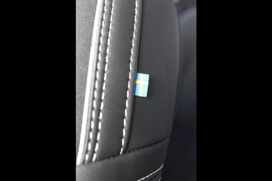 Volvo XC40 B3 177PK Plus Dark Google infotainment / Draadloos telefoon opladen / Elektrisch bedienbare bestuurdersstoel met geheugen / Adaptieve Cruise Control